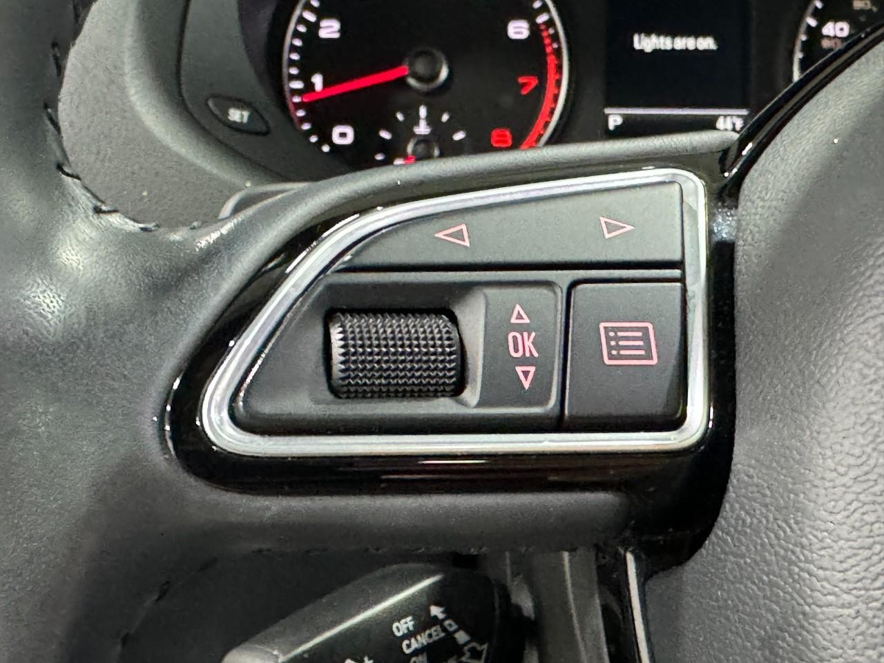 Audi Q3 Vehicle Full-screen Gallery Image 31