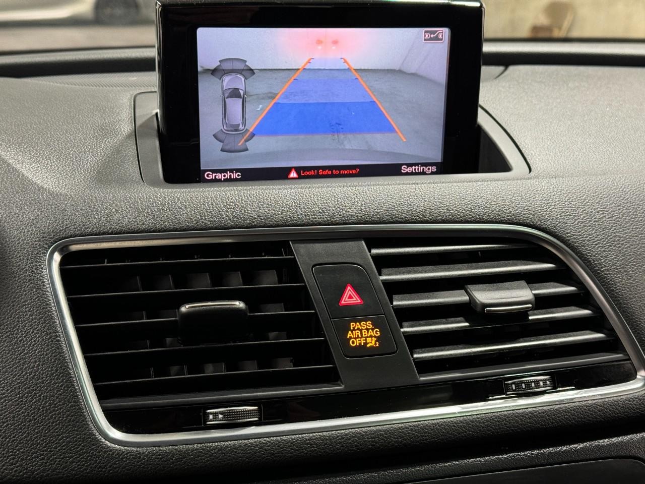 Audi Q3 Vehicle Full-screen Gallery Image 34