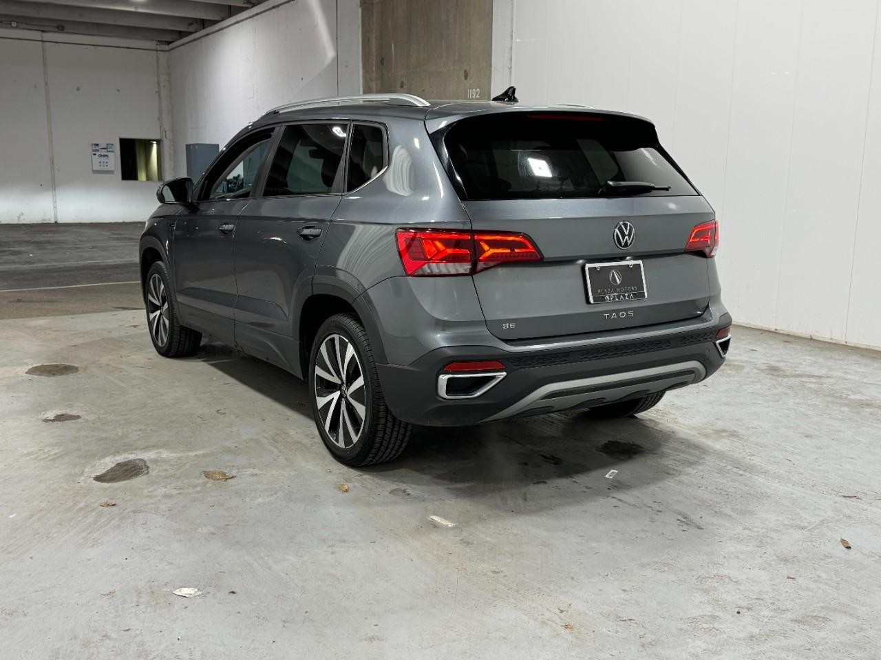 Volkswagen Taos Vehicle Full-screen Gallery Image 3