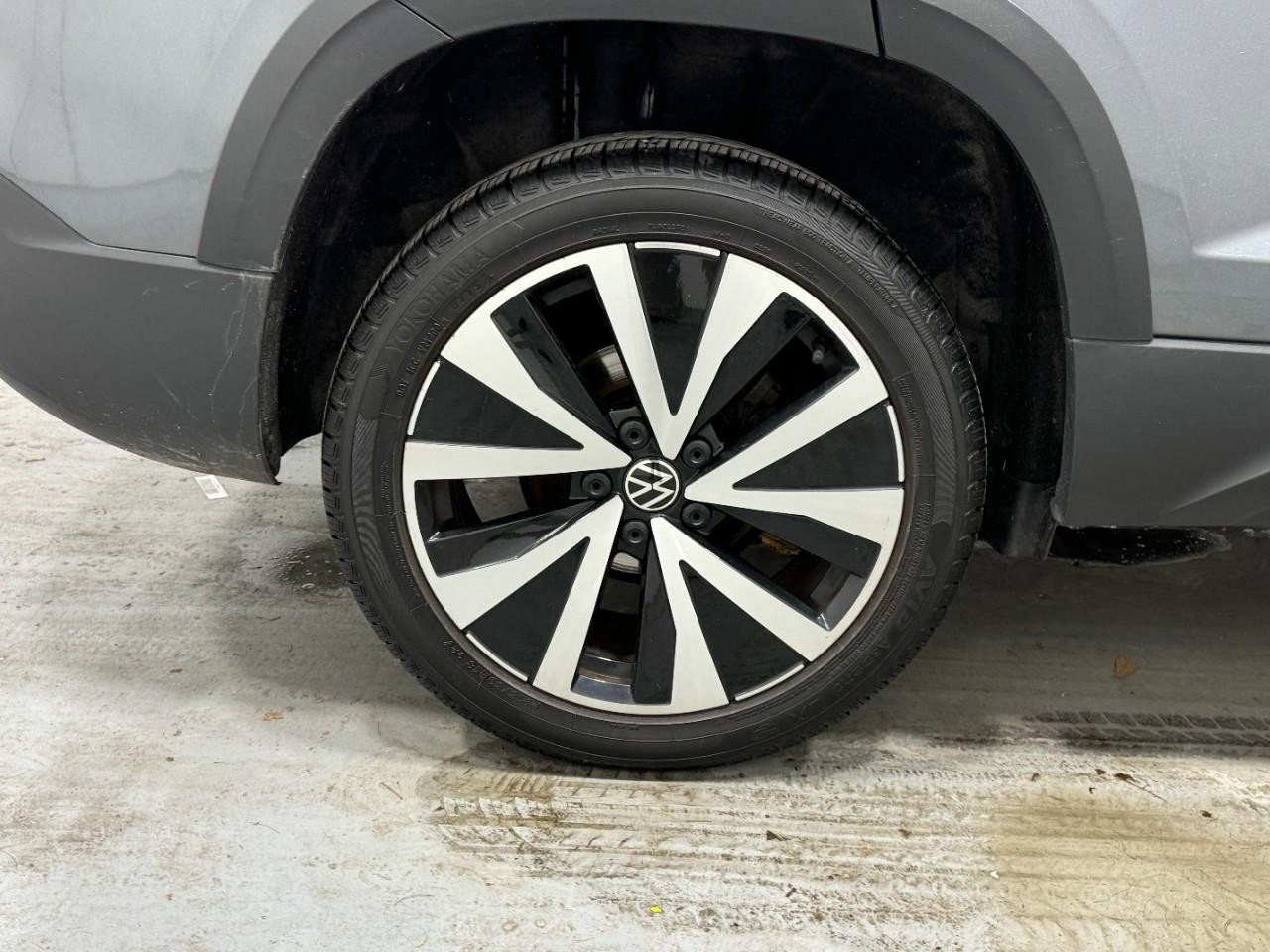 Volkswagen Taos Vehicle Full-screen Gallery Image 5