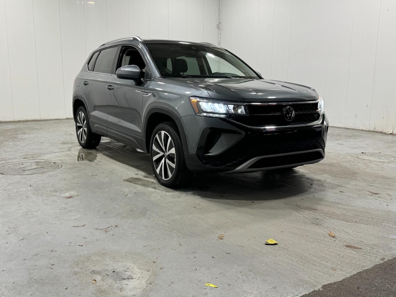 Volkswagen Taos Vehicle Full-screen Gallery Image 6