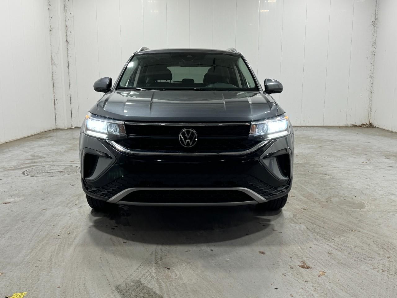 Volkswagen Taos Vehicle Full-screen Gallery Image 7