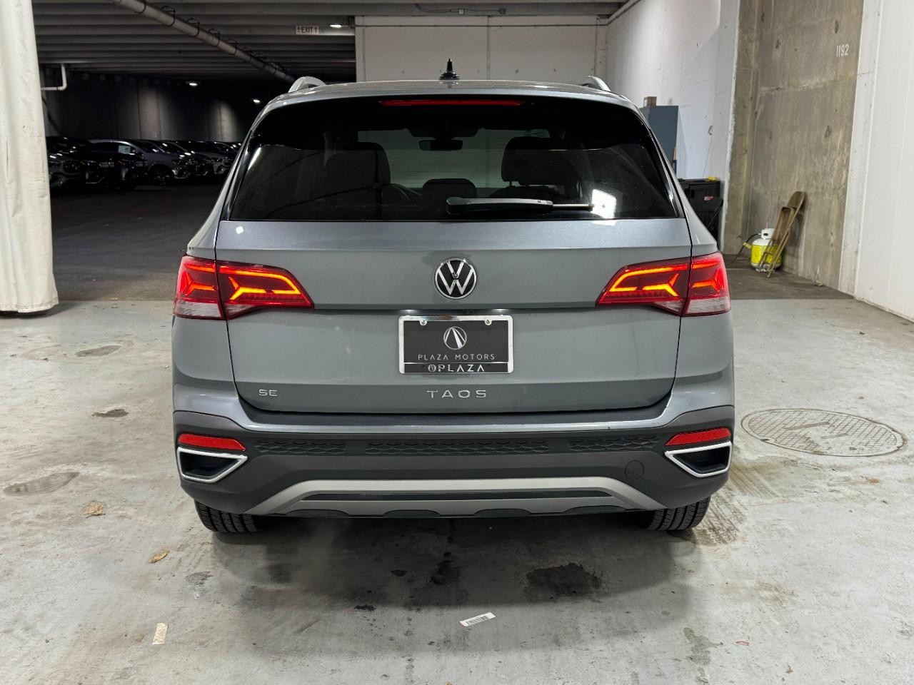 Volkswagen Taos Vehicle Full-screen Gallery Image 9