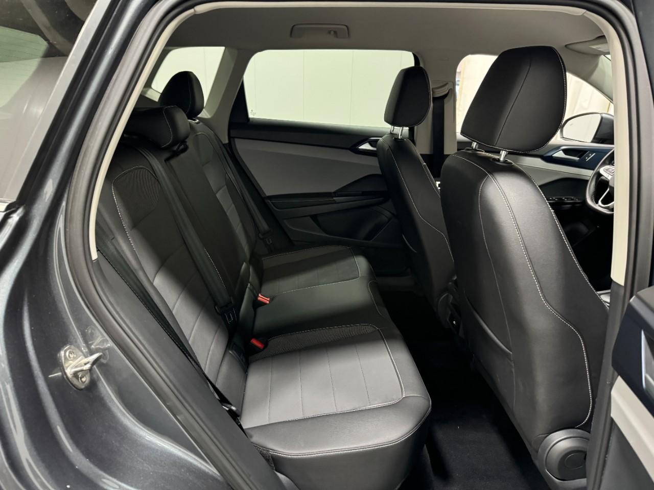 Volkswagen Taos Vehicle Full-screen Gallery Image 10
