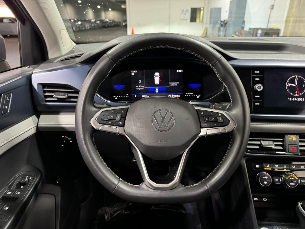 Volkswagen Taos Vehicle Full-screen Gallery Image 12