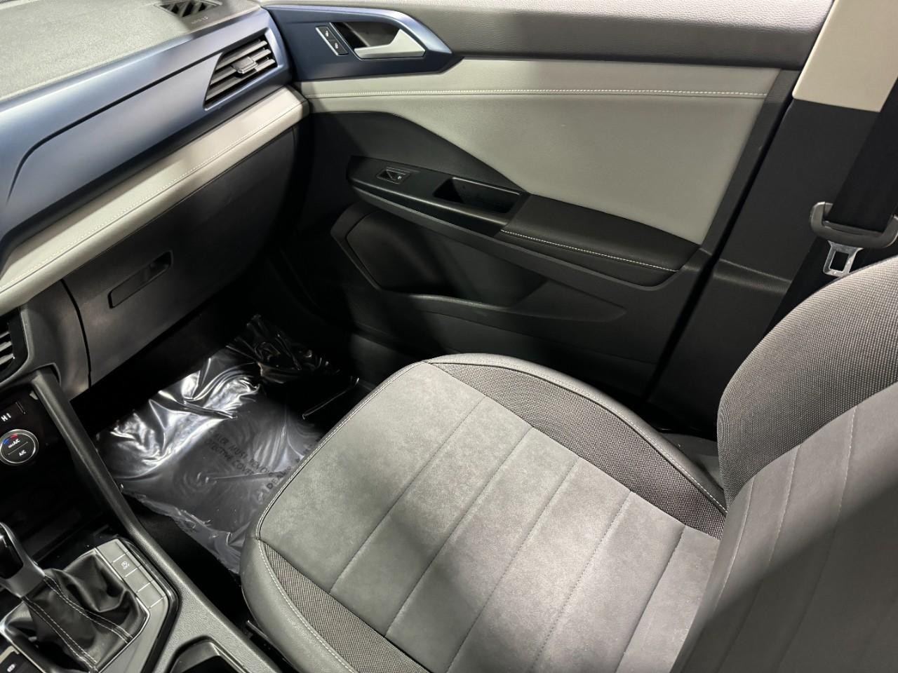 Volkswagen Taos Vehicle Full-screen Gallery Image 16