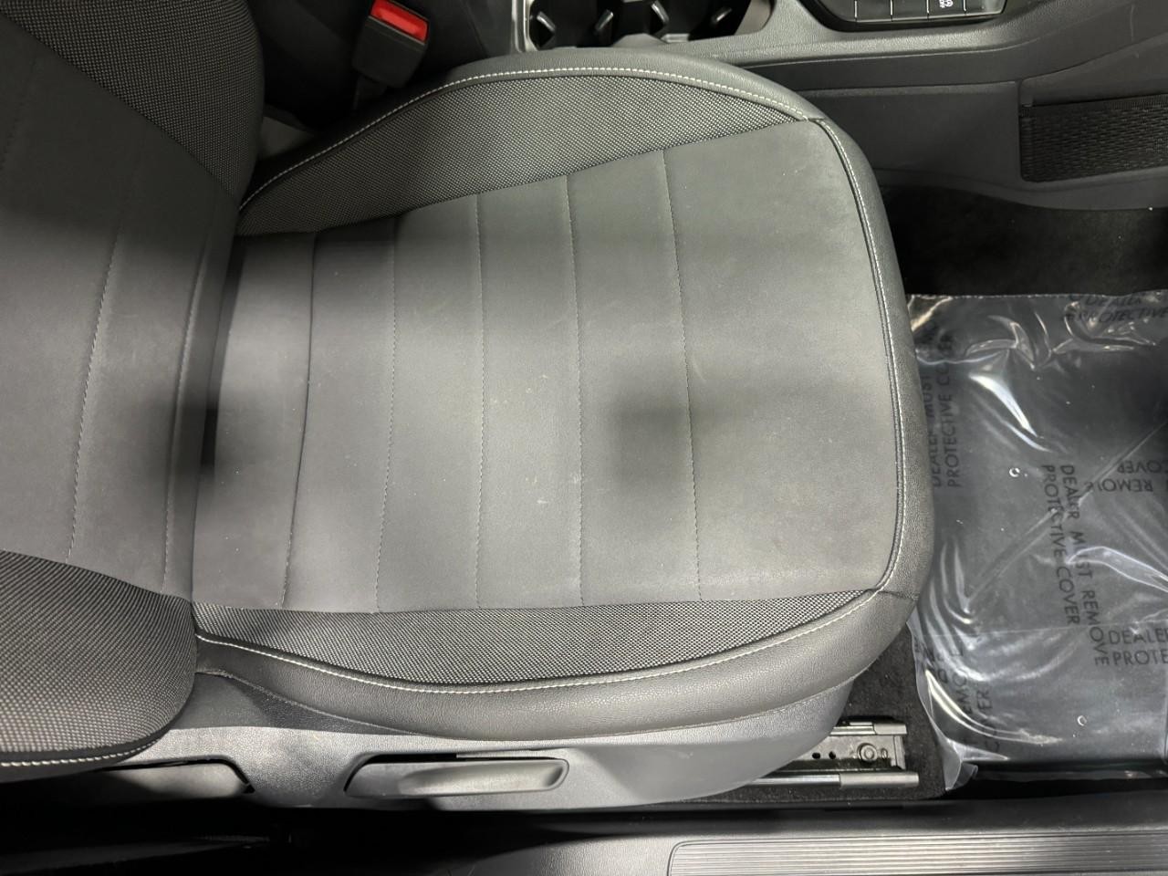 Volkswagen Taos Vehicle Full-screen Gallery Image 18