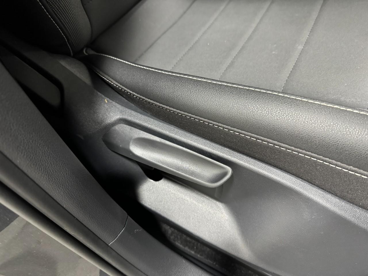 Volkswagen Taos Vehicle Full-screen Gallery Image 19