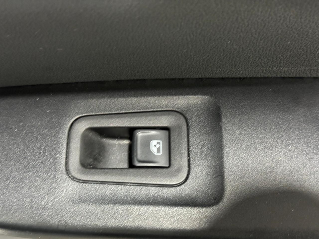 Volkswagen Taos Vehicle Full-screen Gallery Image 21