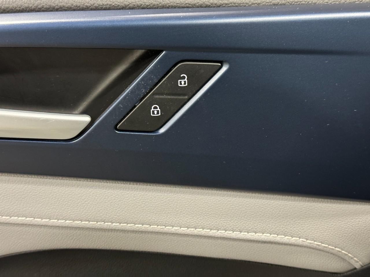 Volkswagen Taos Vehicle Full-screen Gallery Image 22