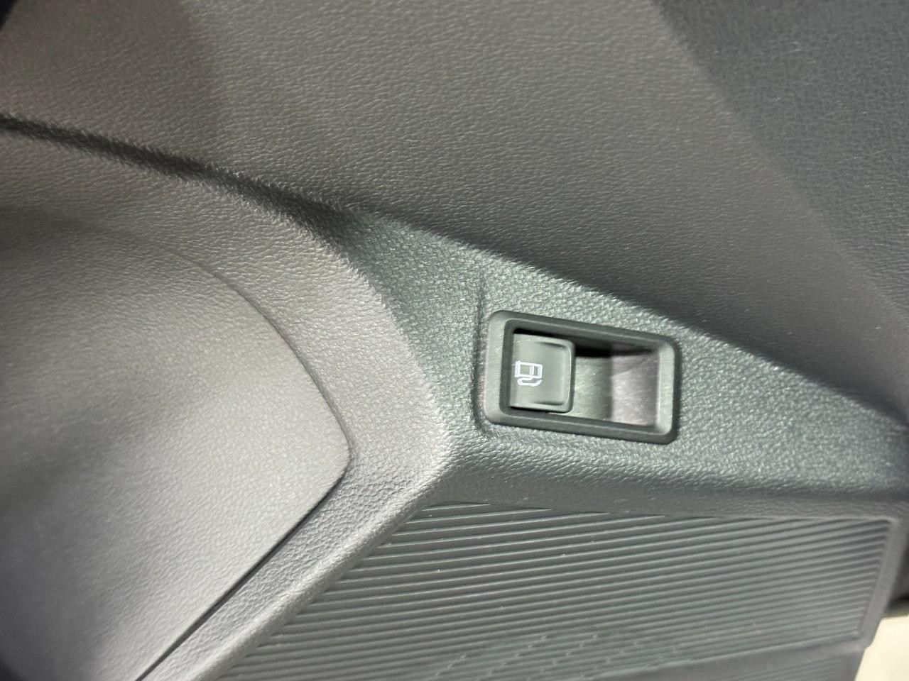 Volkswagen Taos Vehicle Full-screen Gallery Image 24