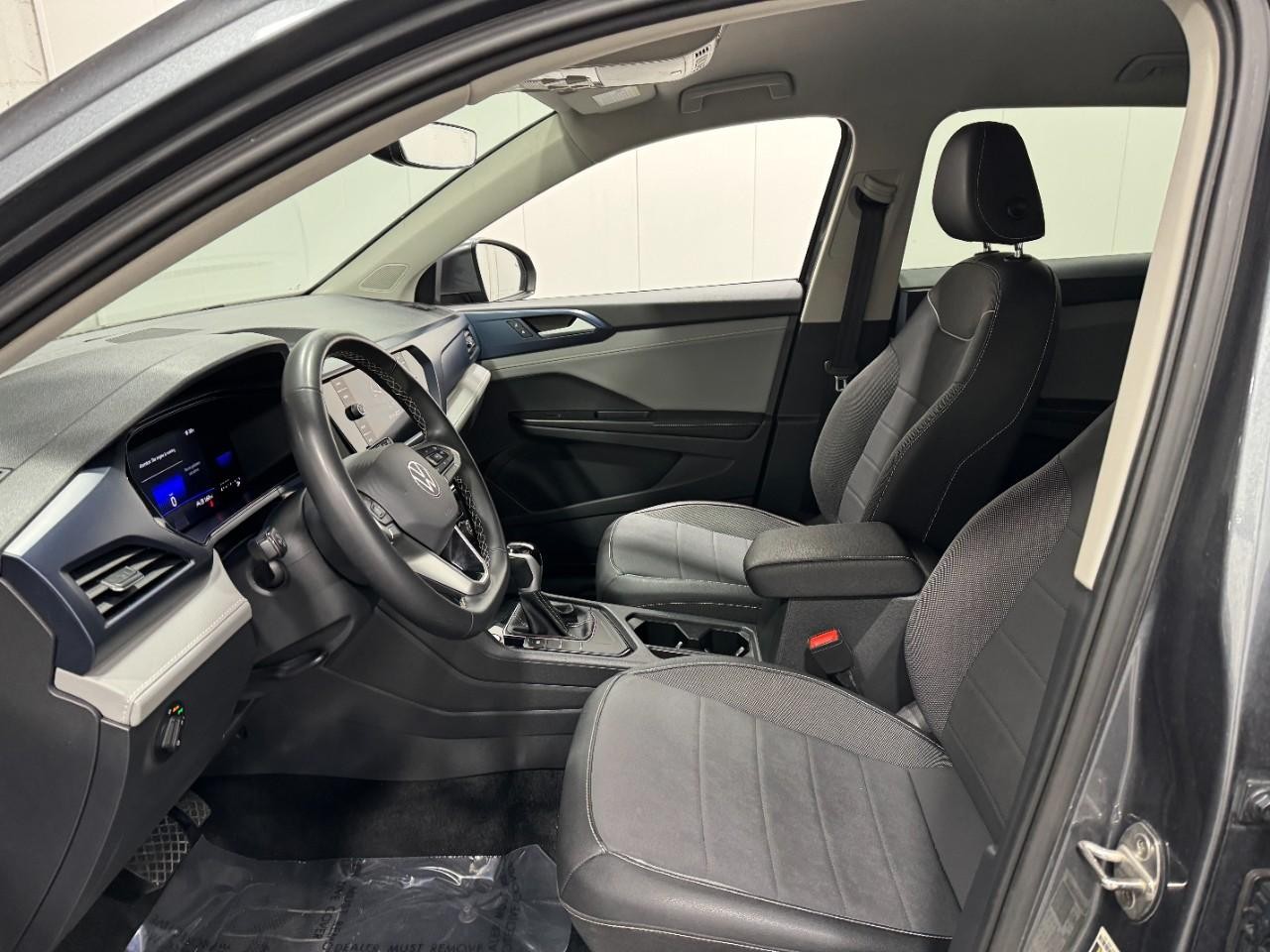 Volkswagen Taos Vehicle Full-screen Gallery Image 25