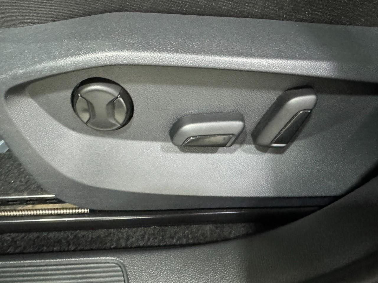 Volkswagen Taos Vehicle Full-screen Gallery Image 27