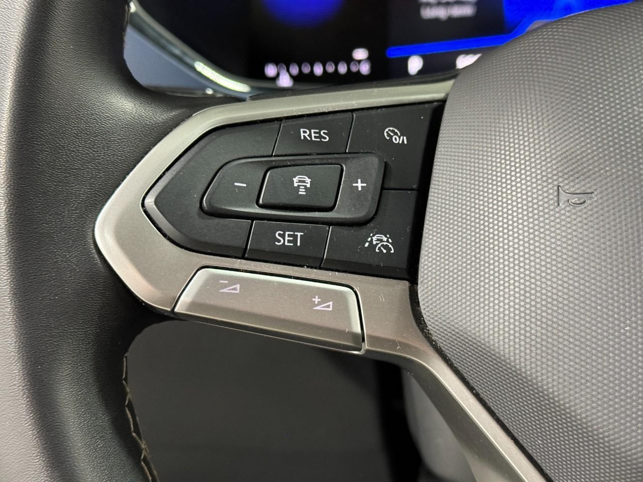 Volkswagen Taos Vehicle Full-screen Gallery Image 29