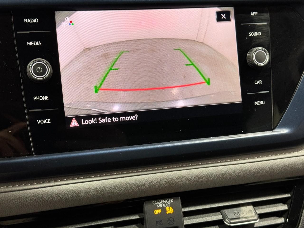 Volkswagen Taos Vehicle Full-screen Gallery Image 32