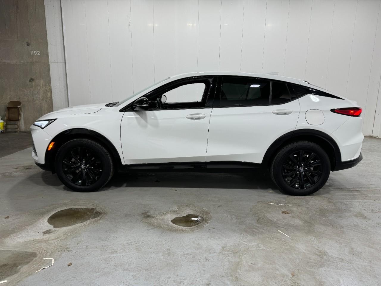 Buick Envista Vehicle Full-screen Gallery Image 2