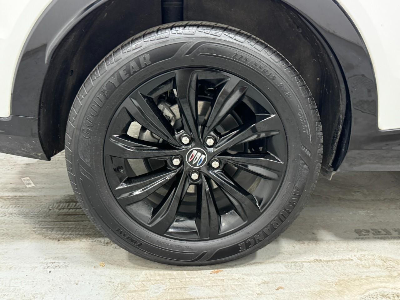 Buick Envista Vehicle Full-screen Gallery Image 5