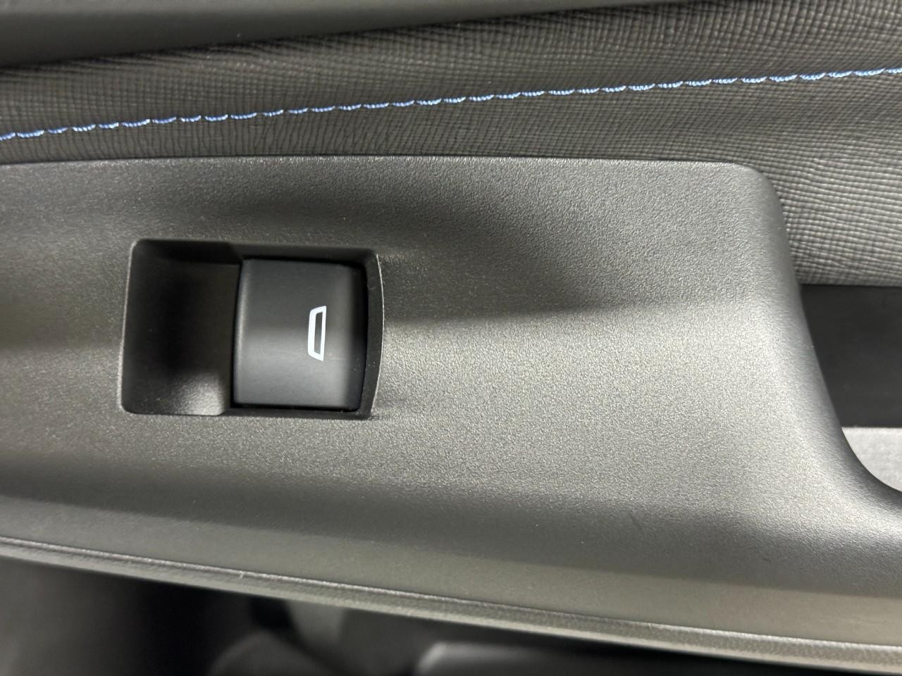 Buick Envista Vehicle Full-screen Gallery Image 21