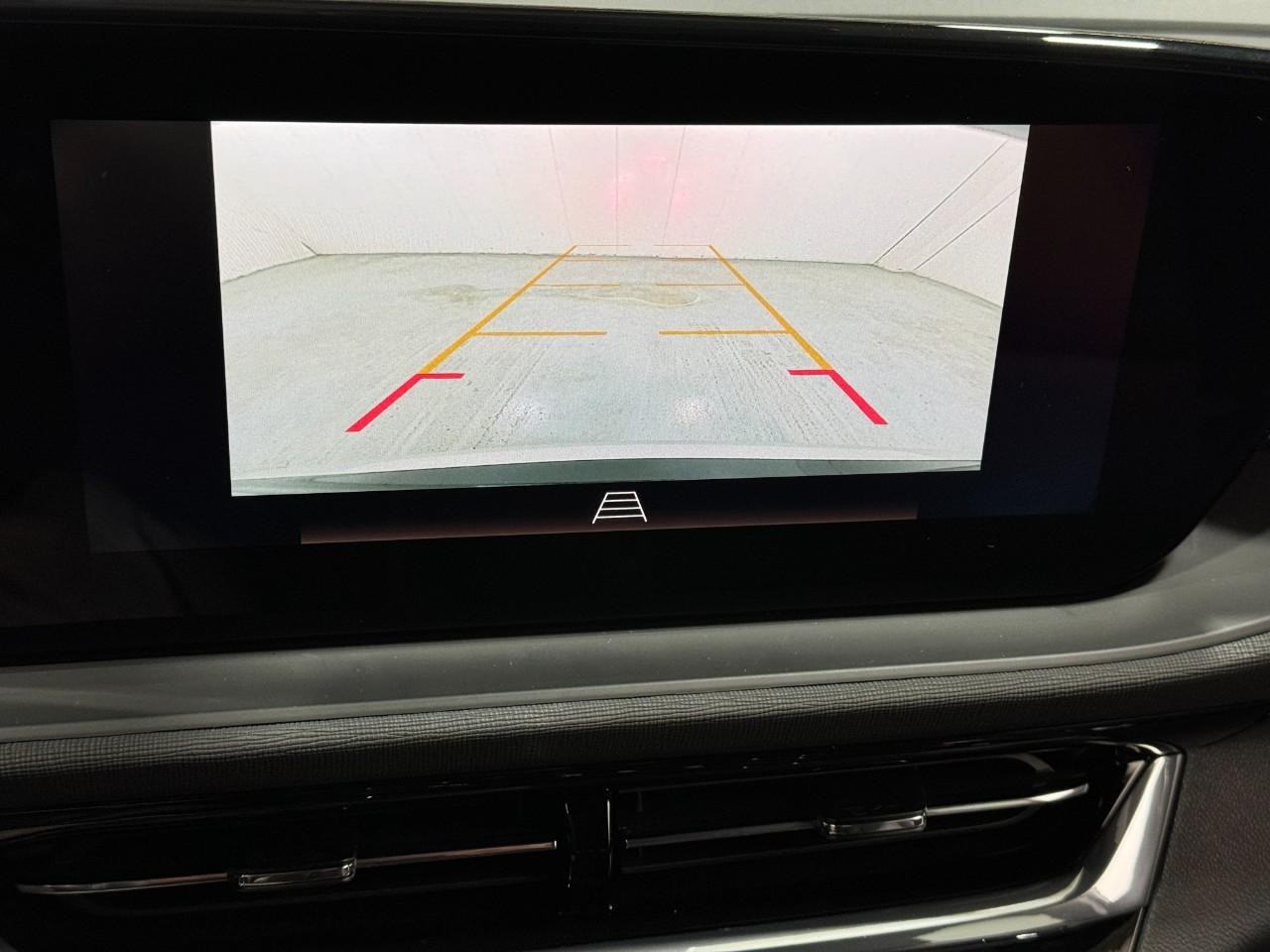 Buick Envista Vehicle Full-screen Gallery Image 31