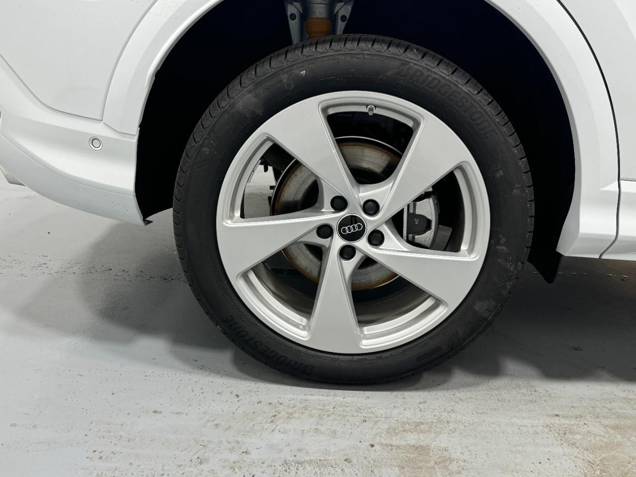 Audi Q5 Sportback Vehicle Full-screen Gallery Image 5