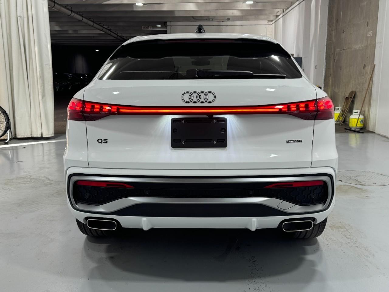 Audi Q5 Sportback Vehicle Full-screen Gallery Image 9