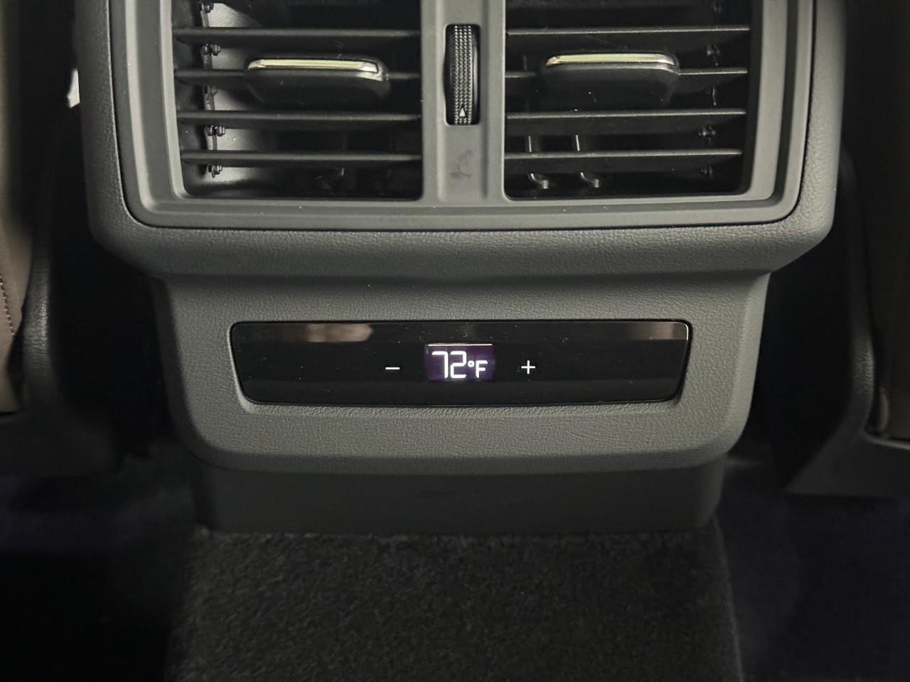 Audi Q5 Sportback Vehicle Full-screen Gallery Image 11