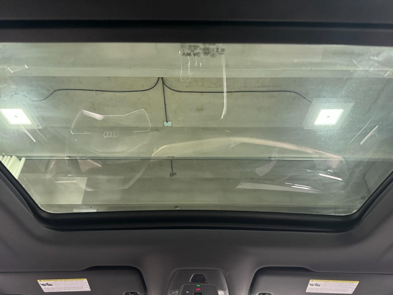 Audi Q5 Sportback Vehicle Full-screen Gallery Image 12