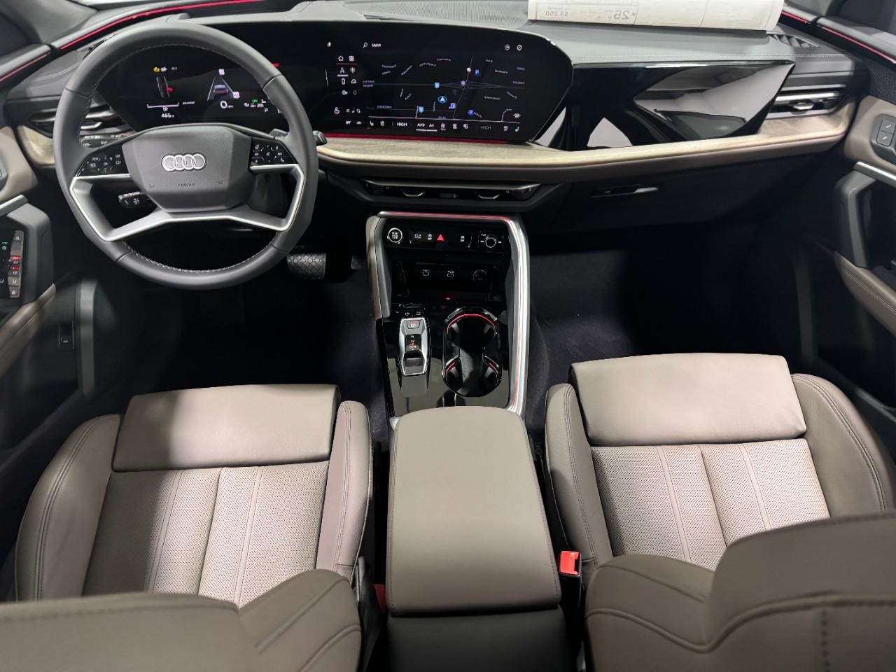 Audi Q5 Sportback Vehicle Full-screen Gallery Image 13