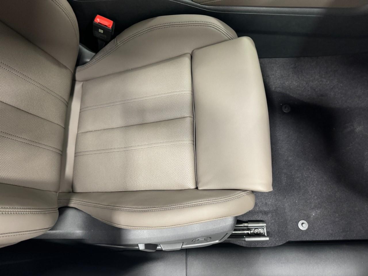 Audi Q5 Sportback Vehicle Full-screen Gallery Image 19