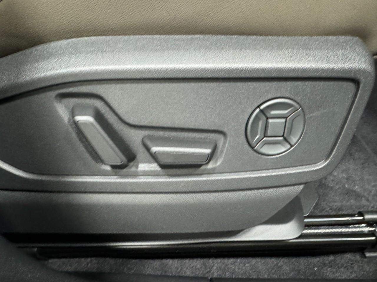 Audi Q5 Sportback Vehicle Full-screen Gallery Image 20