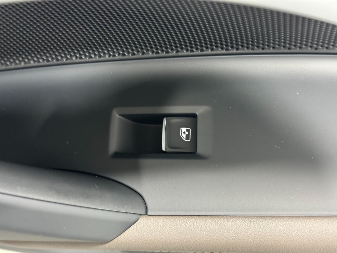 Audi Q5 Sportback Vehicle Full-screen Gallery Image 22