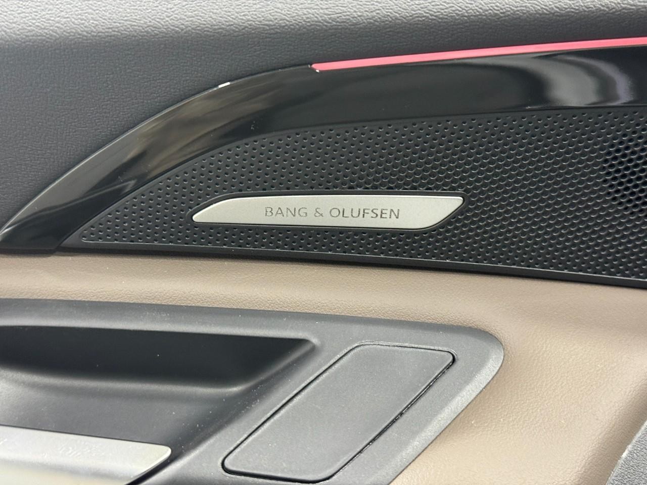 Audi Q5 Sportback Vehicle Full-screen Gallery Image 23