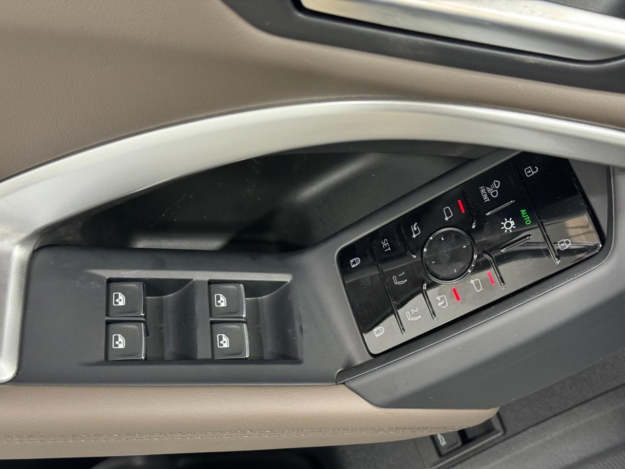 Audi Q5 Sportback Vehicle Full-screen Gallery Image 24