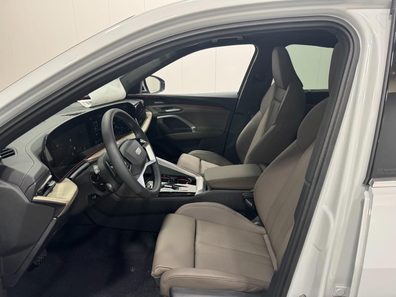 Audi Q5 Sportback Vehicle Full-screen Gallery Image 26