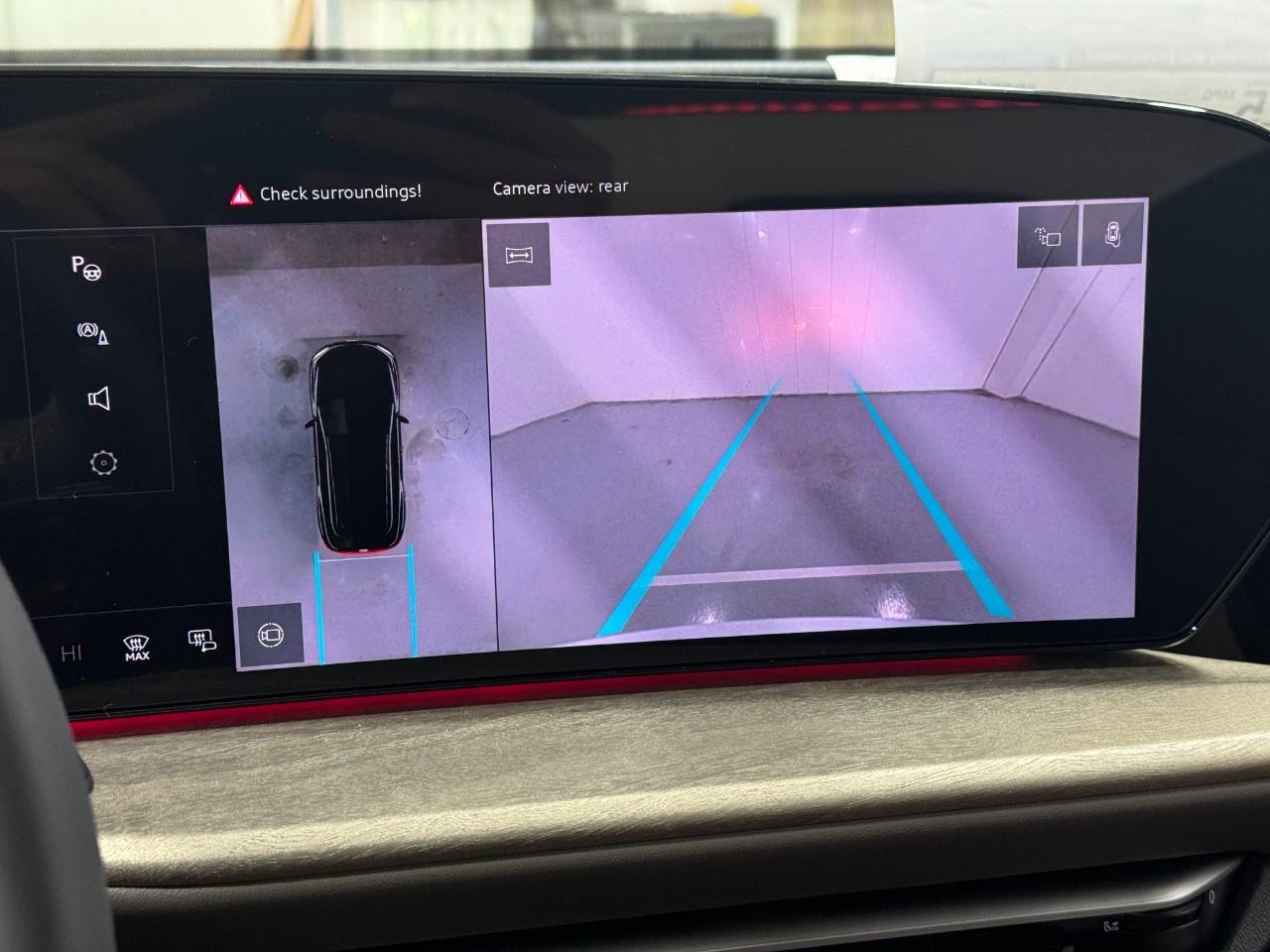 Audi Q5 Sportback Vehicle Full-screen Gallery Image 33