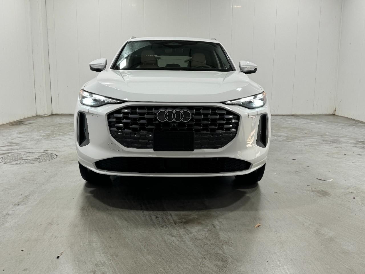 Audi Q5 Vehicle Full-screen Gallery Image 7