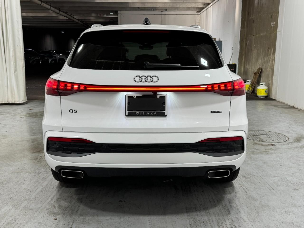 Audi Q5 Vehicle Full-screen Gallery Image 8