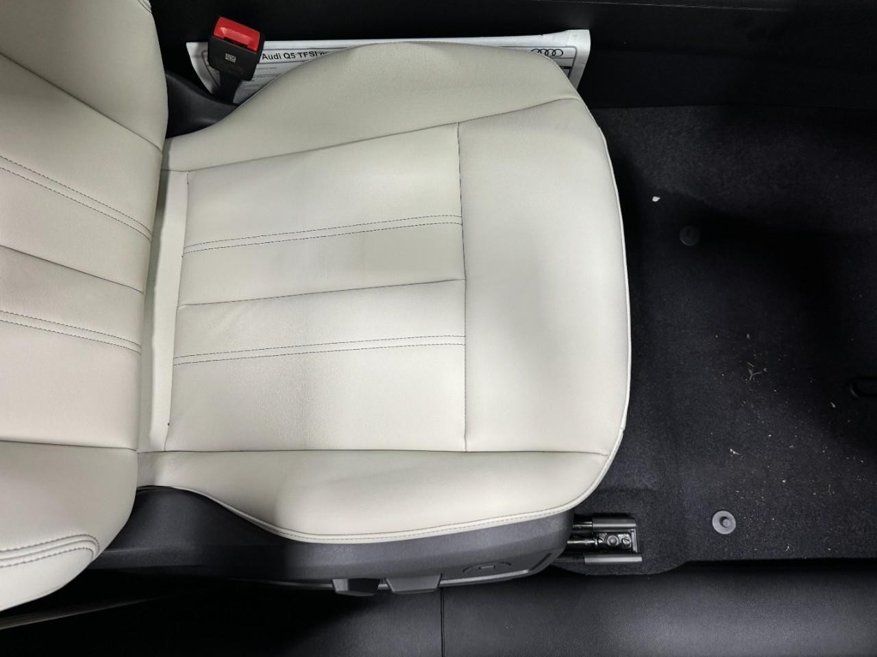 Audi Q5 Vehicle Full-screen Gallery Image 16