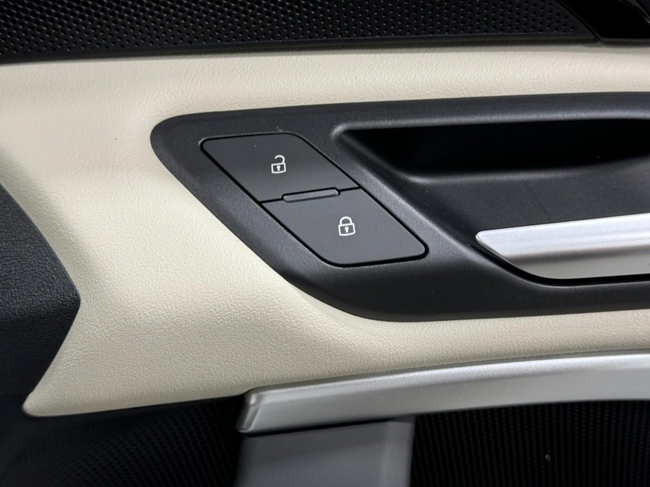 Audi Q5 Vehicle Full-screen Gallery Image 18