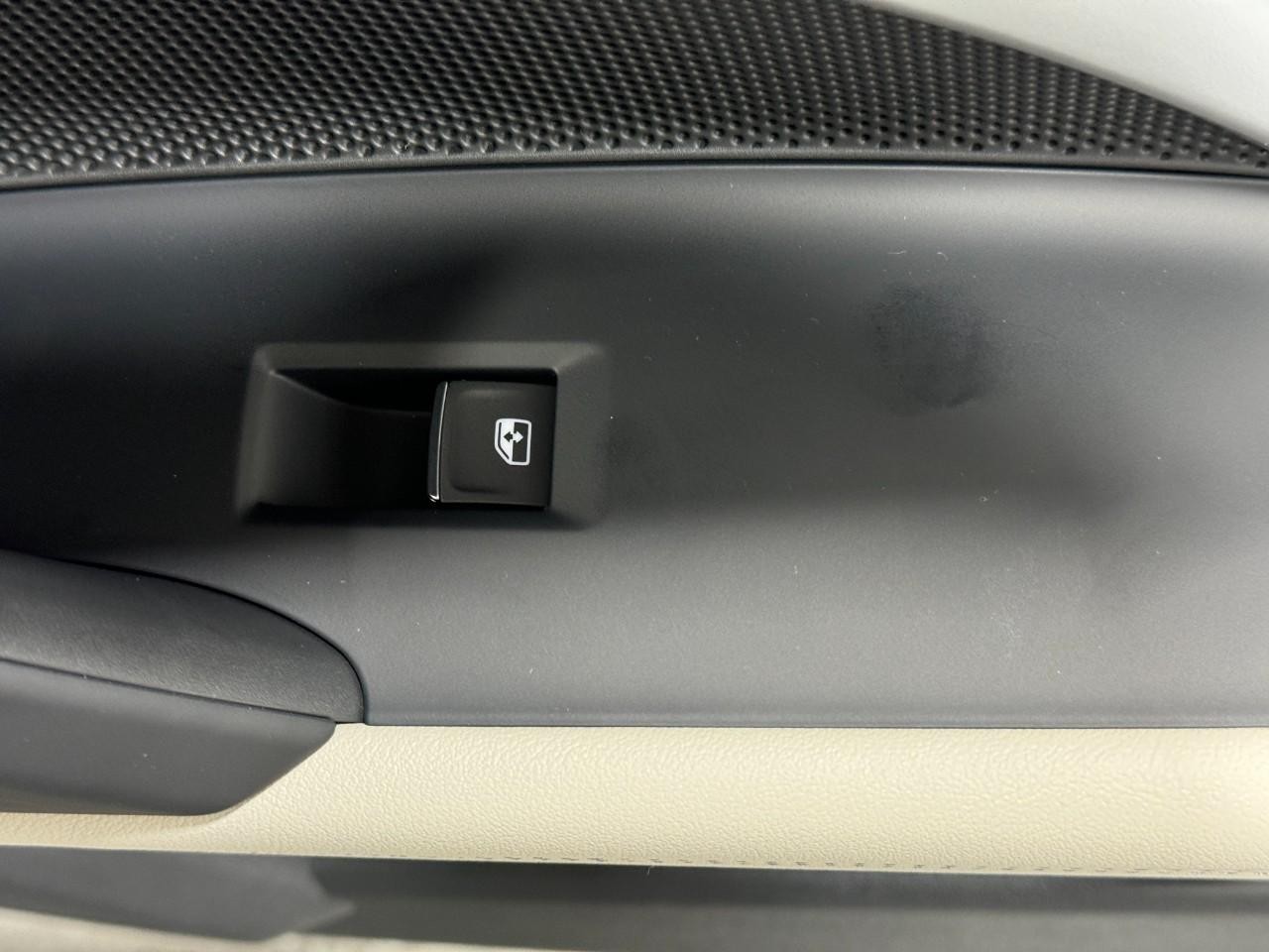 Audi Q5 Vehicle Full-screen Gallery Image 19