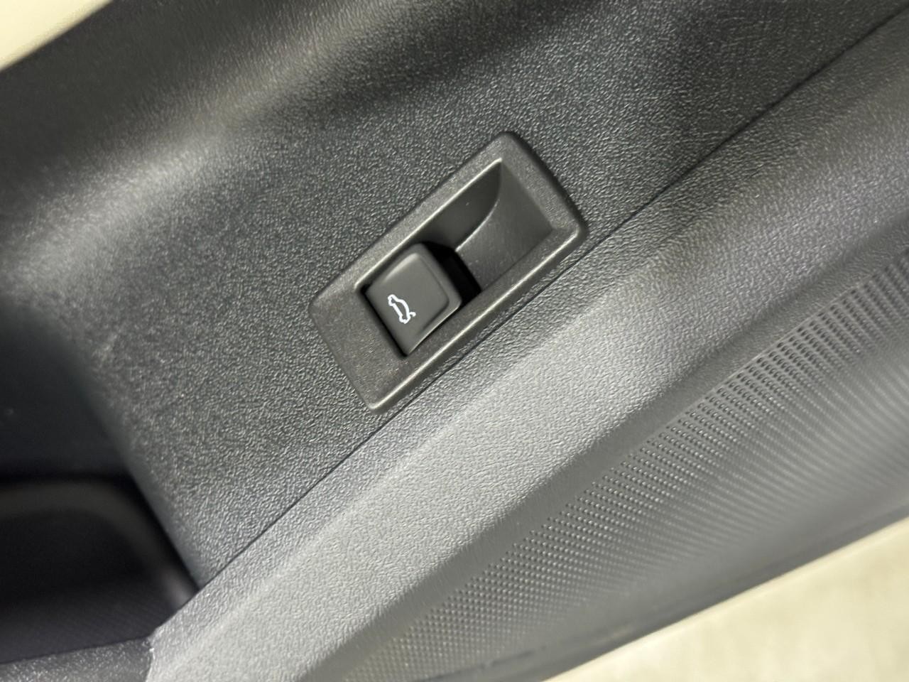 Audi Q5 Vehicle Full-screen Gallery Image 21