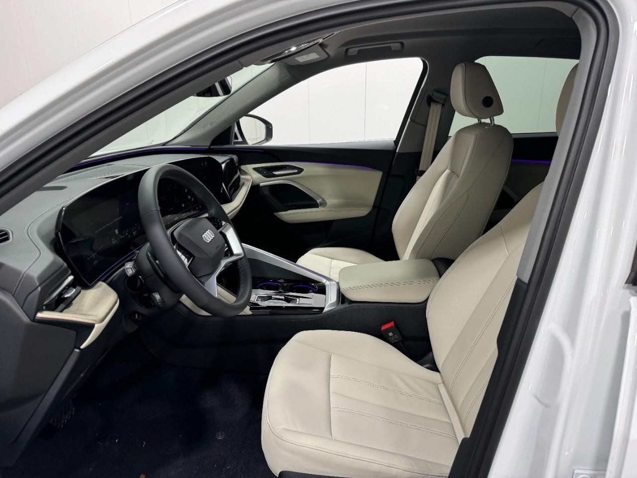 Audi Q5 Vehicle Full-screen Gallery Image 22