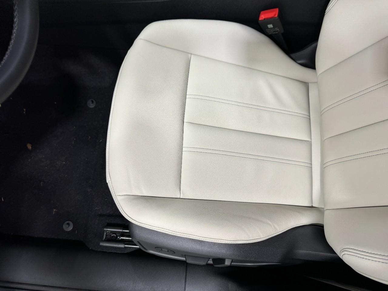 Audi Q5 Vehicle Full-screen Gallery Image 23