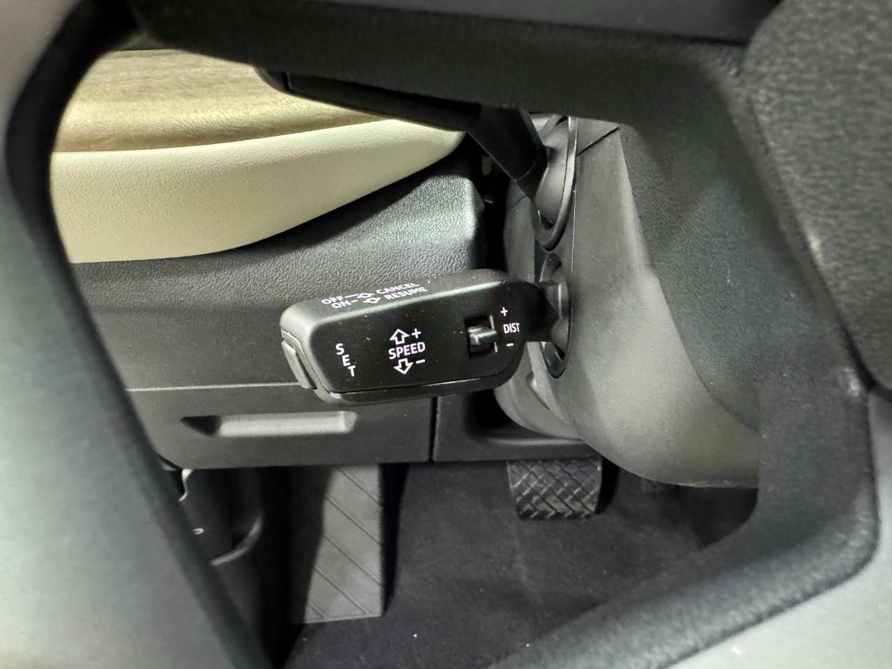 Audi Q5 Vehicle Full-screen Gallery Image 25