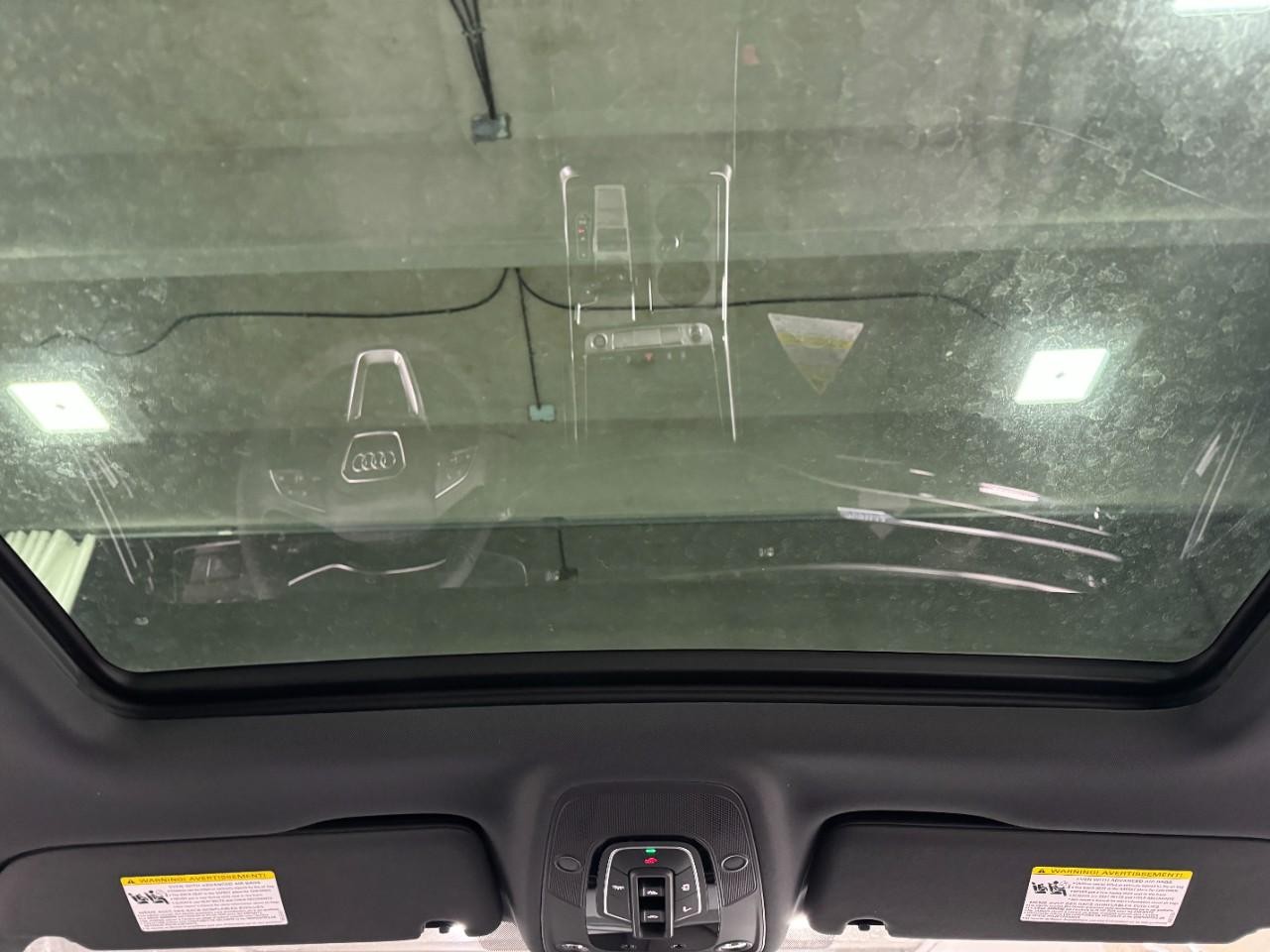 Audi Q7 Vehicle Full-screen Gallery Image 12