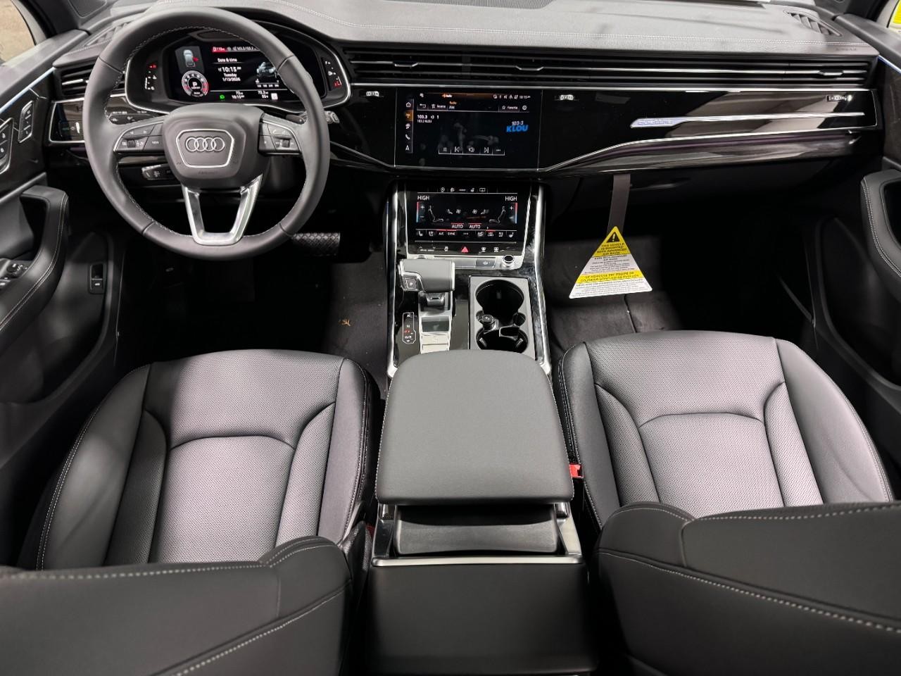 Audi Q7 Vehicle Full-screen Gallery Image 13