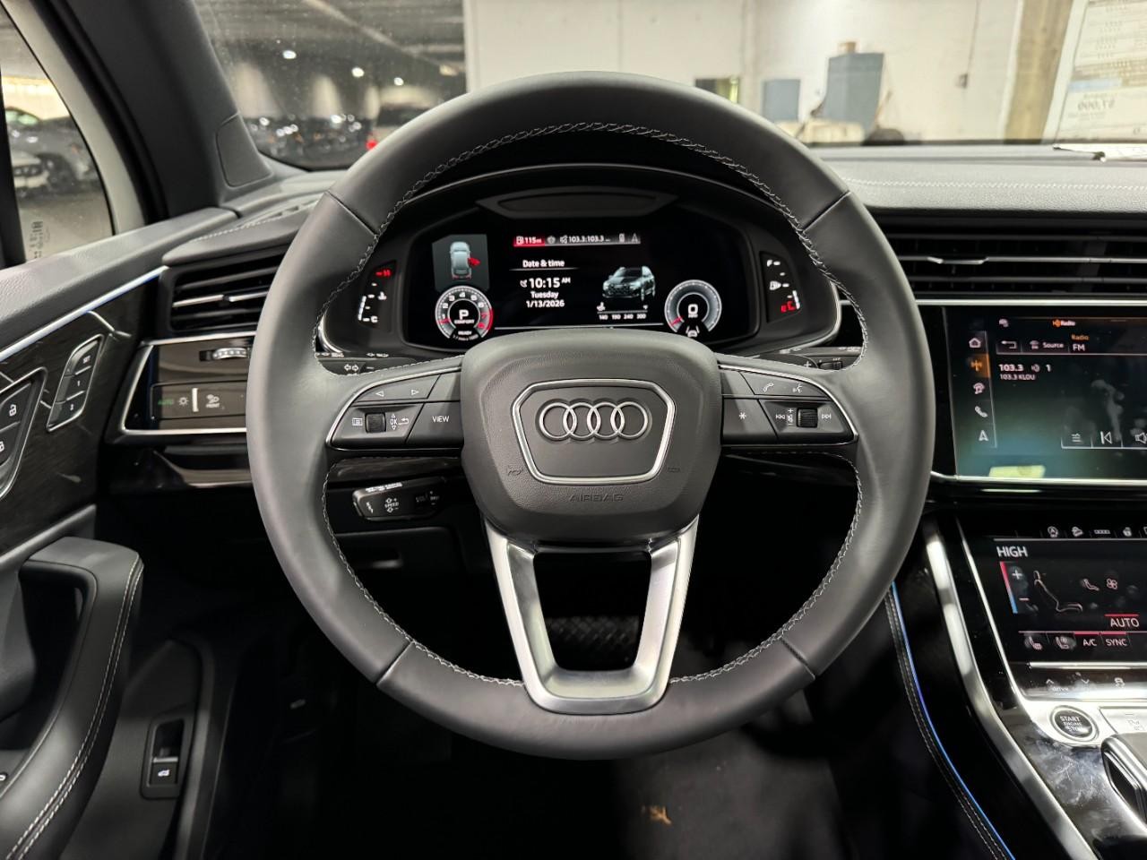Audi Q7 Vehicle Full-screen Gallery Image 14