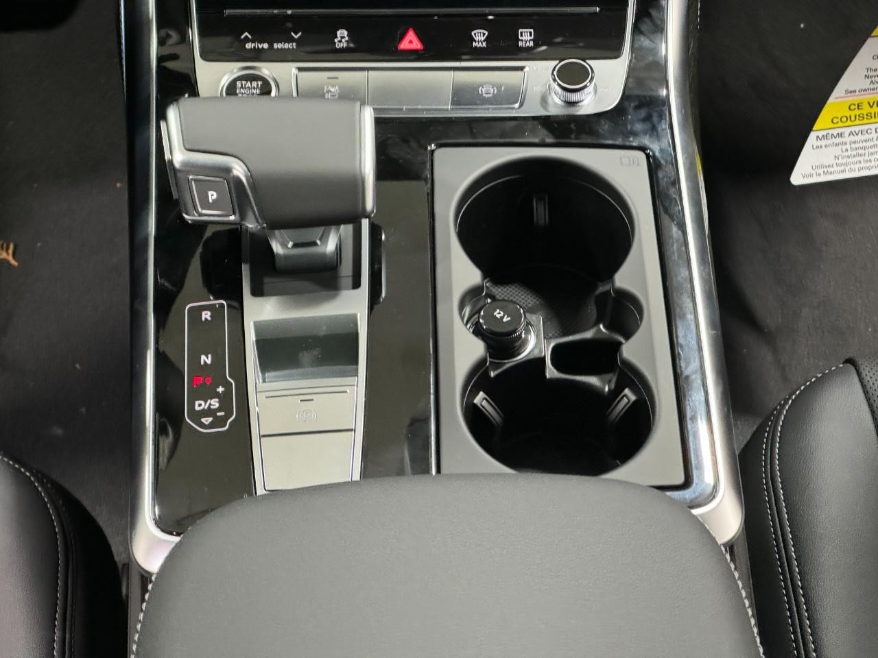 Audi Q7 Vehicle Full-screen Gallery Image 17