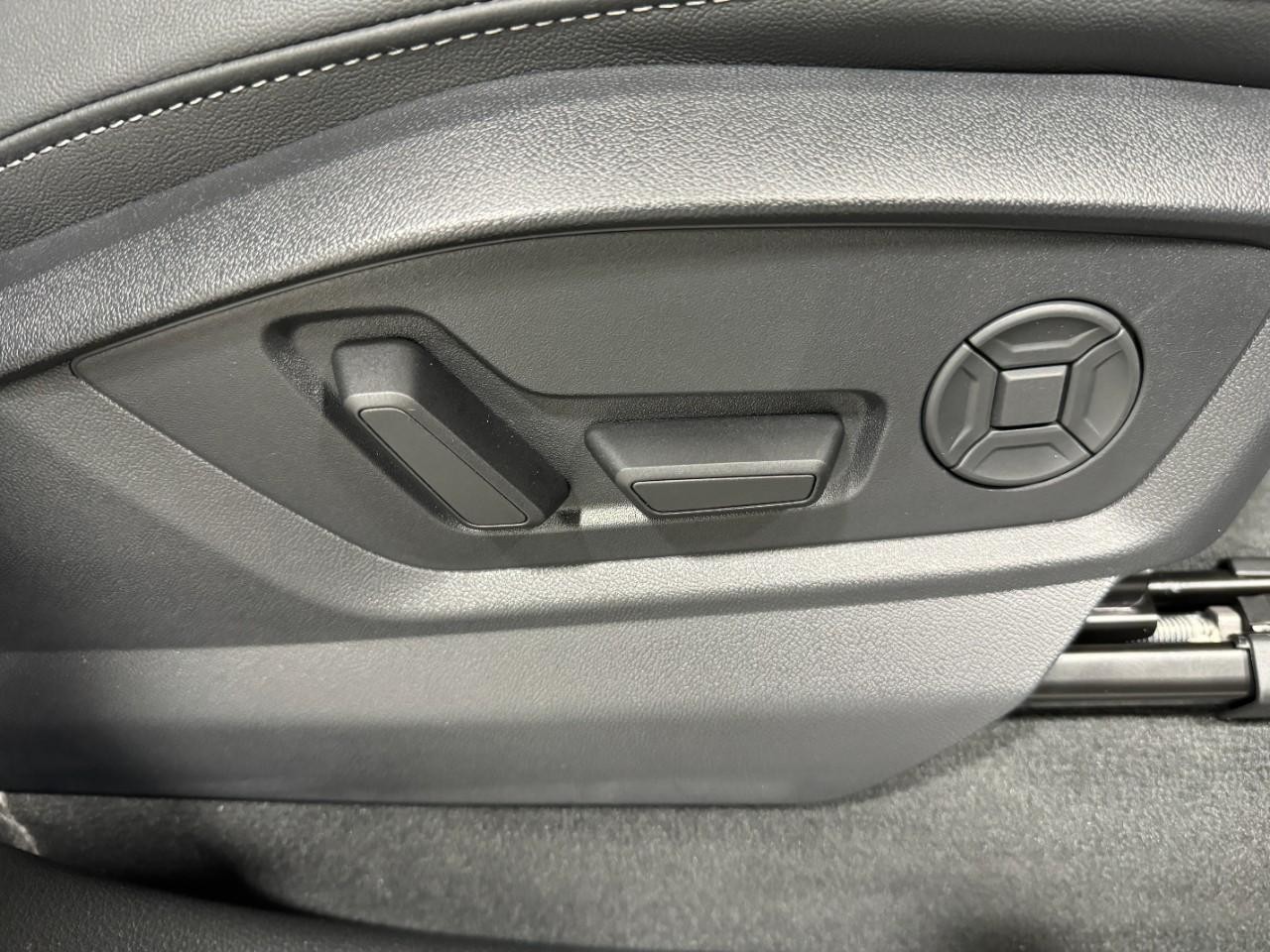 Audi Q7 Vehicle Full-screen Gallery Image 21