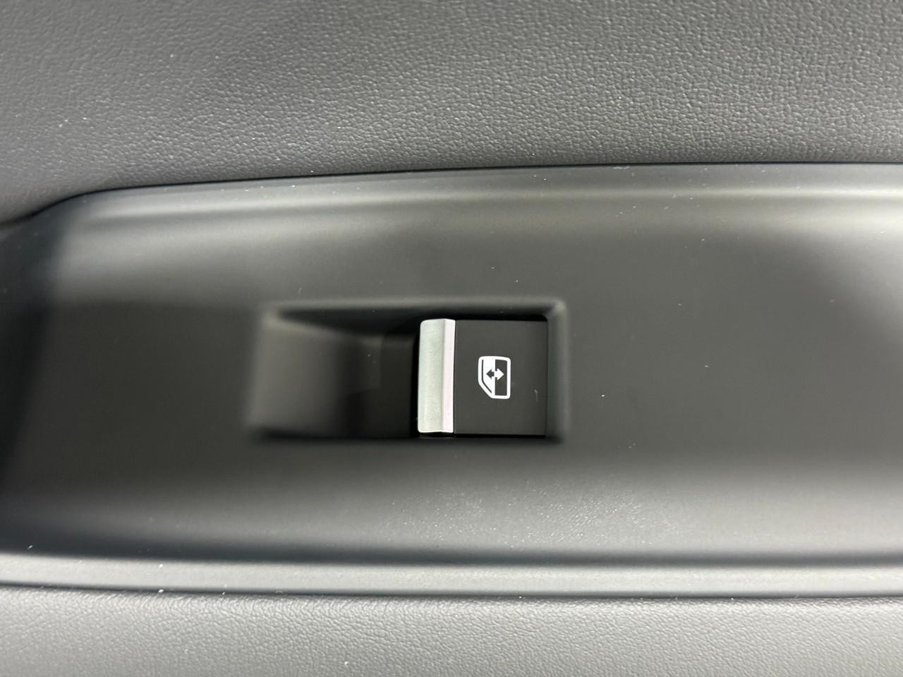 Audi Q7 Vehicle Full-screen Gallery Image 23